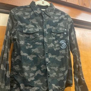 Sovereign Code Camo long sleeve button down boys size 14-16